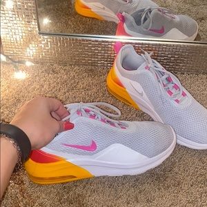 Women’s size 9 Nike shoes ✨